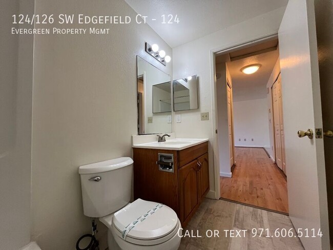 Building Photo - 124/126 SW Edgefield Ct-124
