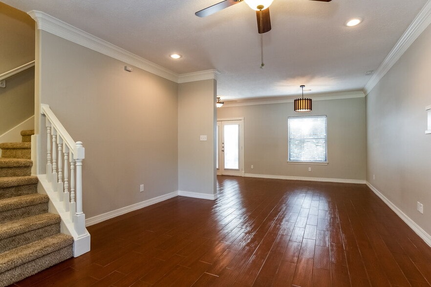 Building Photo - 612 Spruce Dr