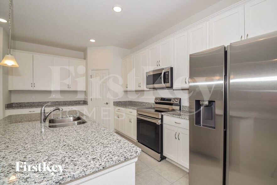 Building Photo - 320 Corbel Ln