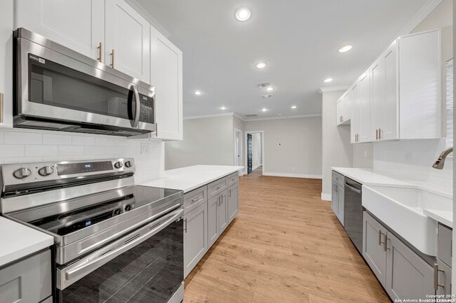 Building Photo - 4130 Moana Dr