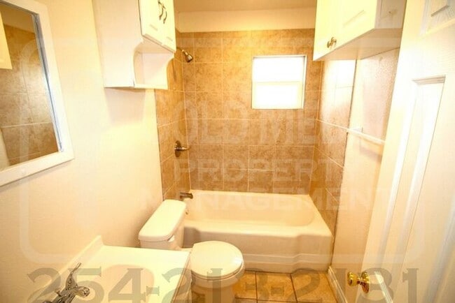 Building Photo - 1710 Cole St