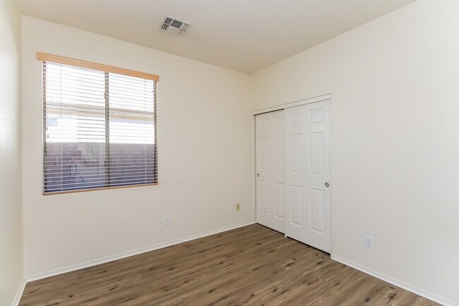 Building Photo - 6279 S Sunnyvale Ct