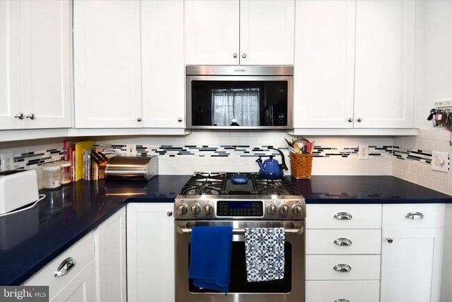 Building Photo - 854 N Liberty St