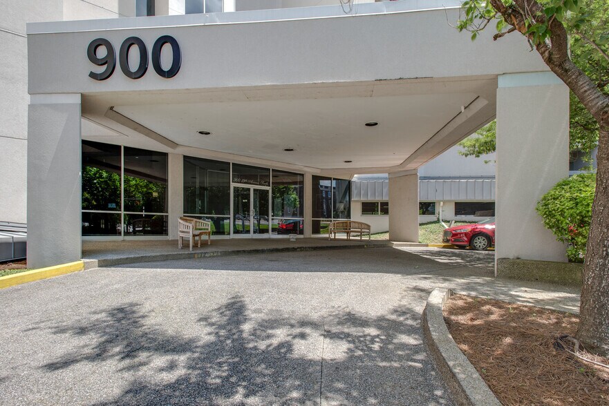 Building Photo - 900 19th Ave S