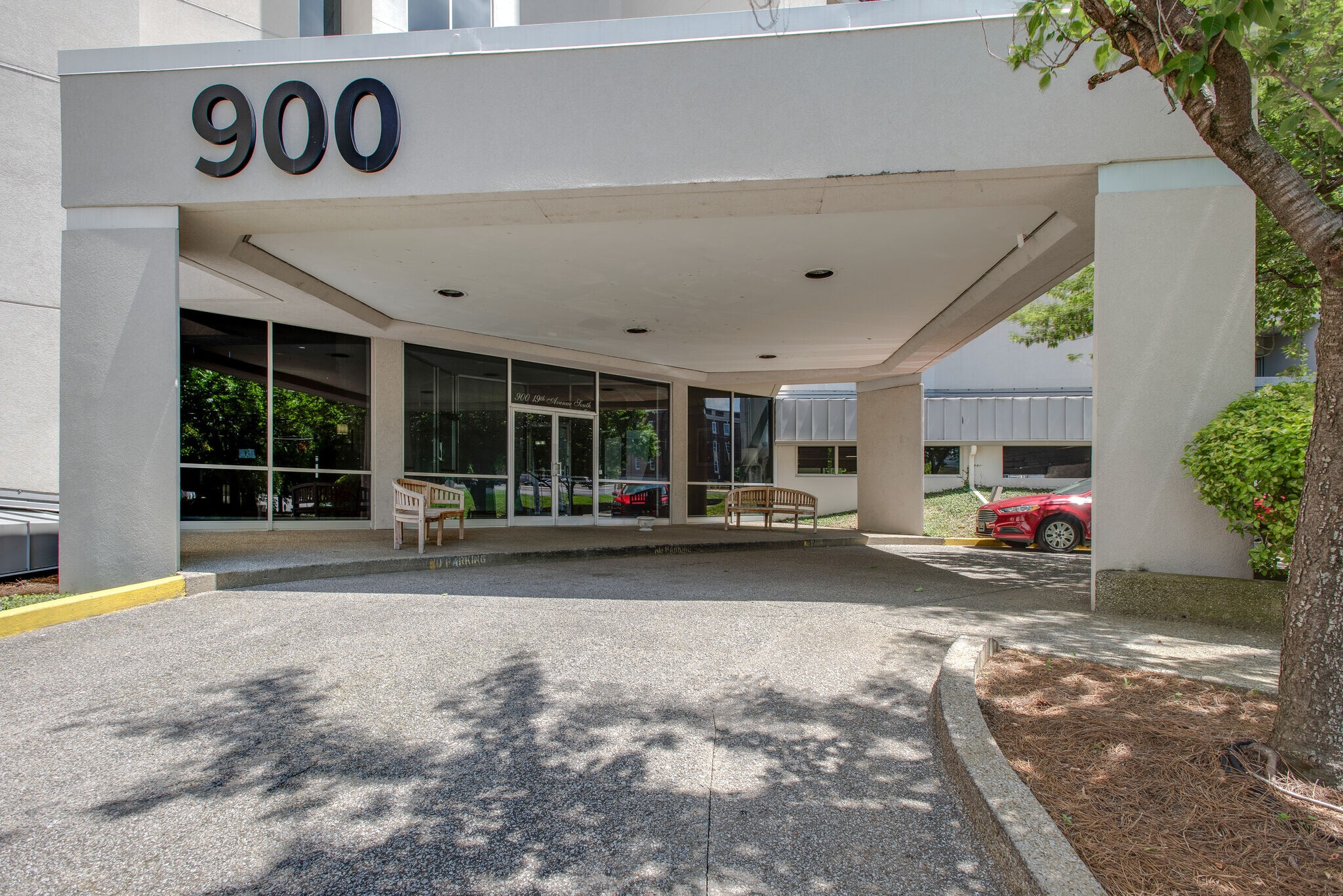 Building Photo - 900 19th Ave S