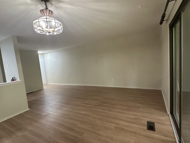 Building Photo - 1511 Woodhollow Dr