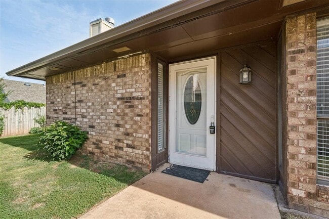 Building Photo - 3703 Southwind Ave