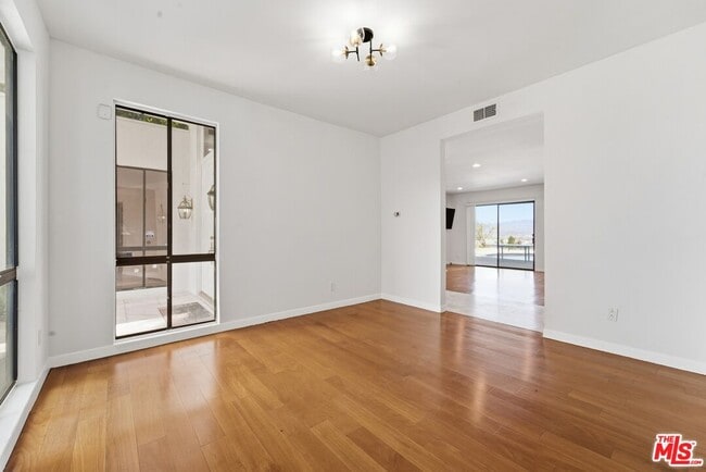 Building Photo - 3329 Dona Rosa Dr