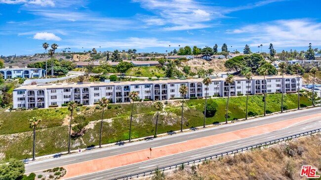 Building Photo - 3606 Vista Rey