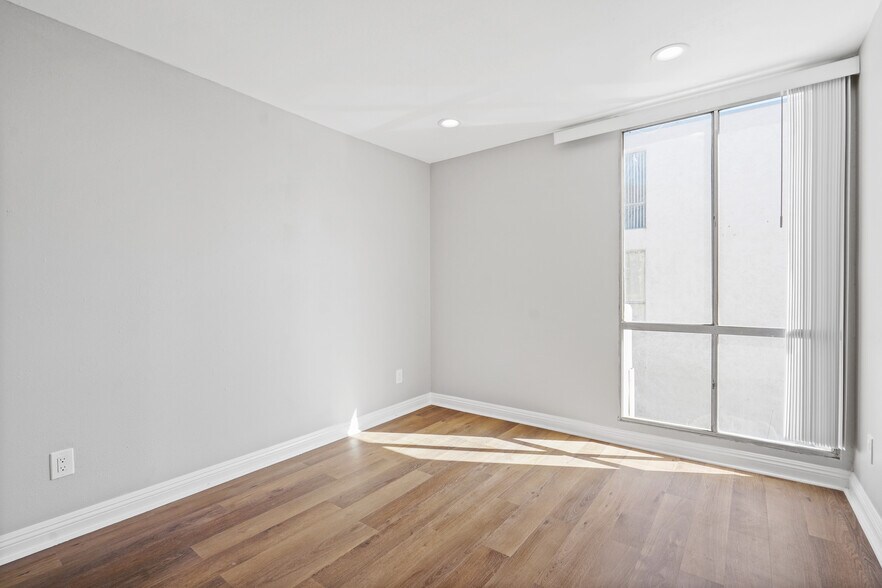 Building Photo - 8601 International Ave