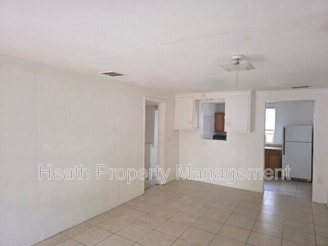 Building Photo - 504 6th Ave NW