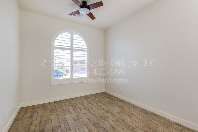 Building Photo - 20363 W Sells Dr