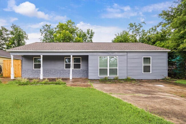 Primary Photo - 7426 Saunders Rd