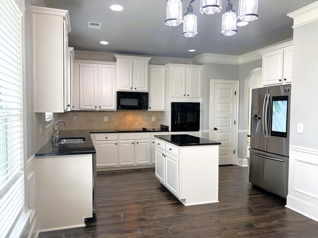 Building Photo - 781 Bridgewater Dr