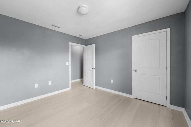 Building Photo - 7119 Riverbrooke St