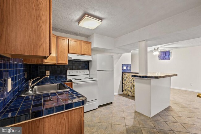 Building Photo - 10 Apple Blossom Ct