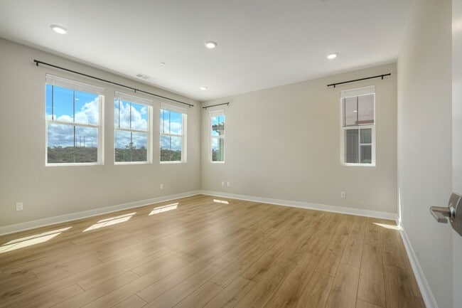 Building Photo - 6675 Agave Cir