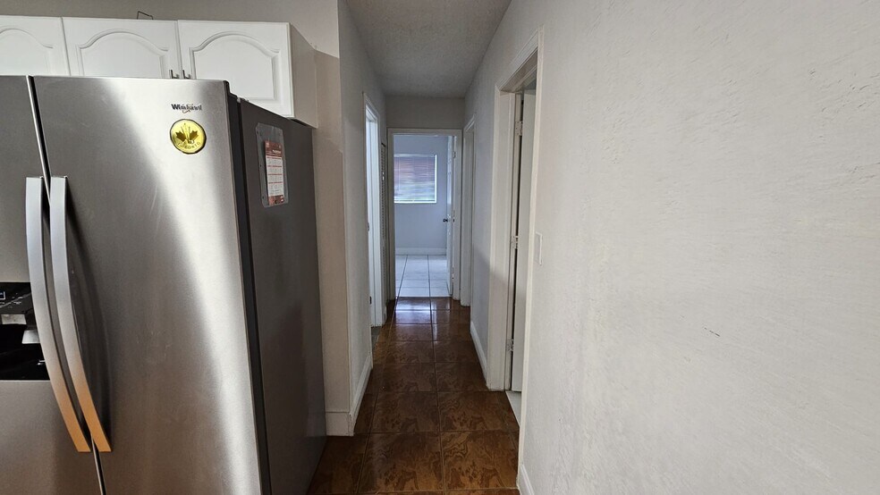 Building Photo - 3201 SW 98th Ave