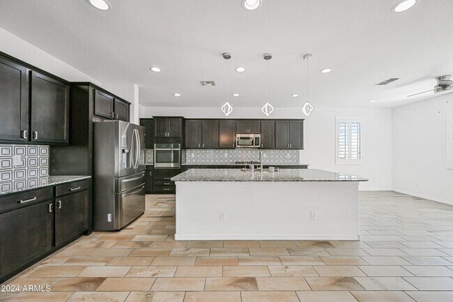 Building Photo - 14049 W Desert Hollow Dr