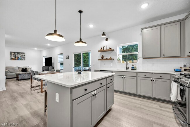 Building Photo - 704 Maple Hollow Ct