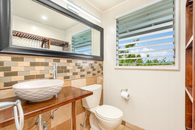 Building Photo - Charming 4-bedroom, 2-bathroom single-family home