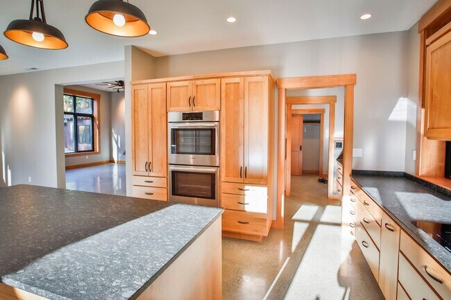 Building Photo - Private, Custom Home in Greenbank!