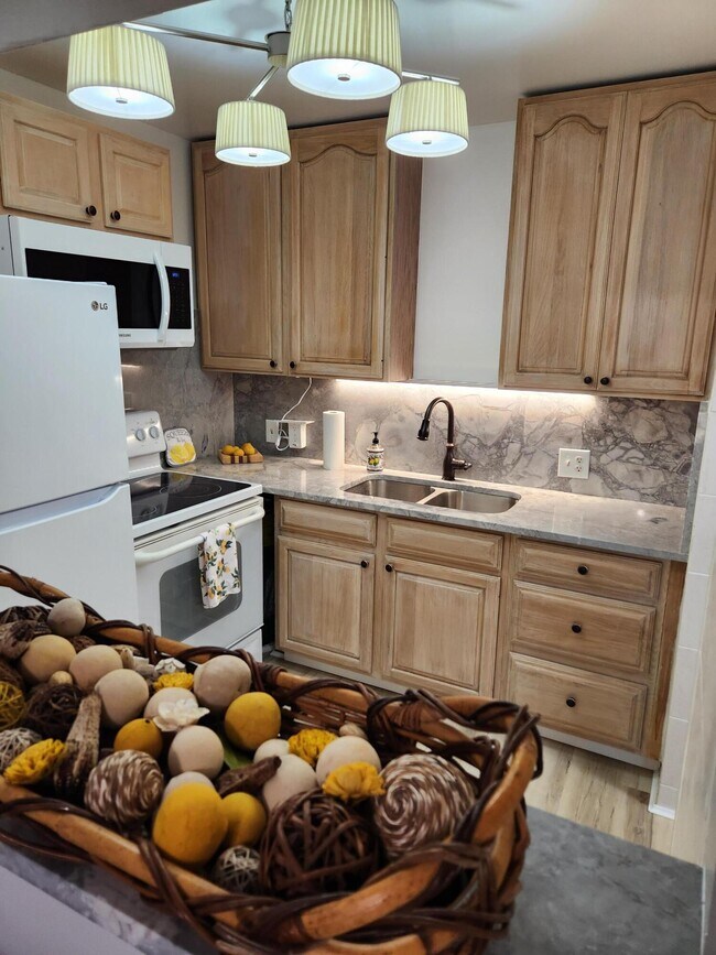 Building Photo - 106 Suffolk C