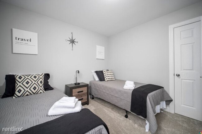 Building Photo - 125 N 4th St