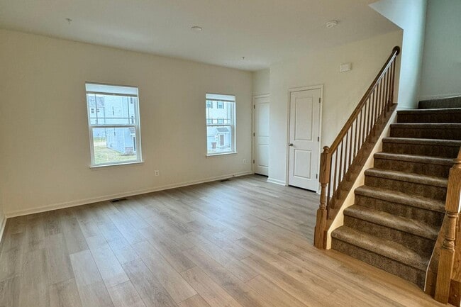 Building Photo - 2537 Westwind Blvd