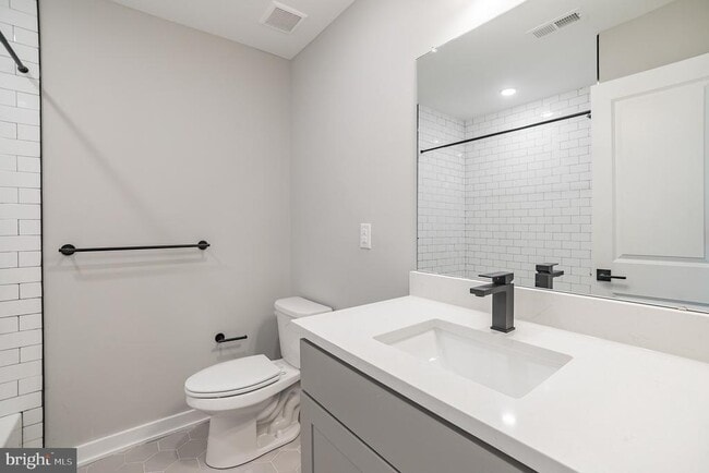 Building Photo - 2410 Clifford St