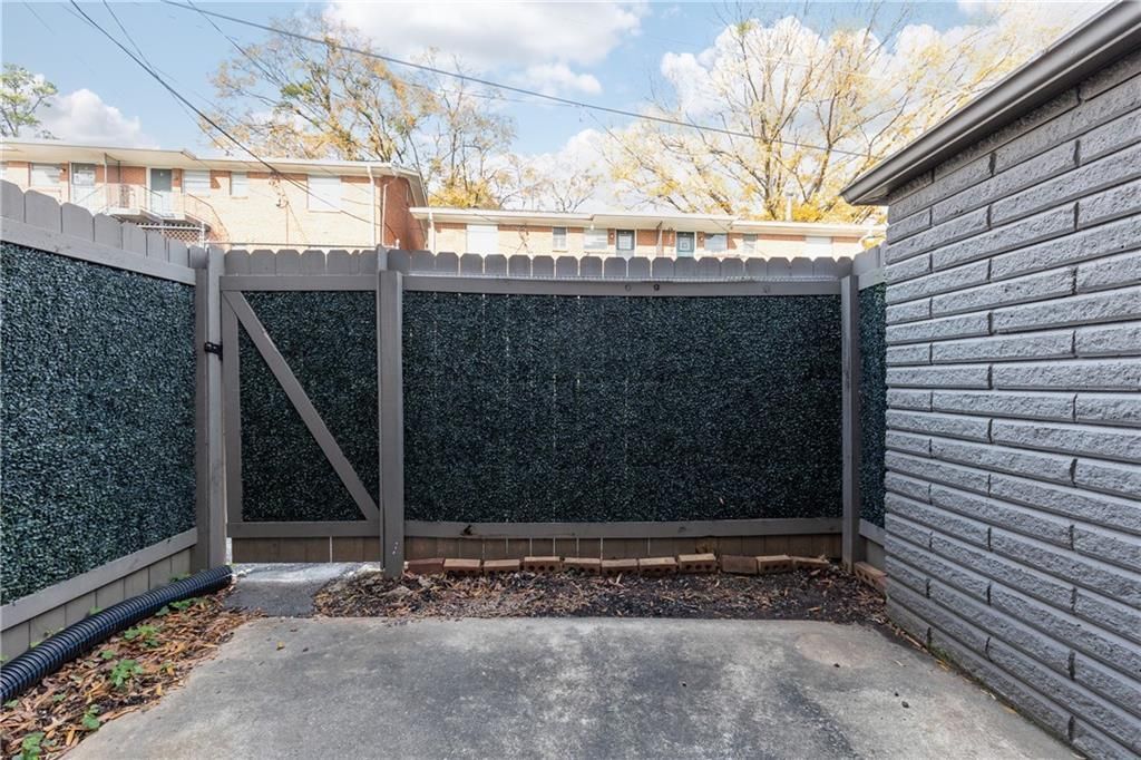 Building Photo - 3501 Roswell Rd NE