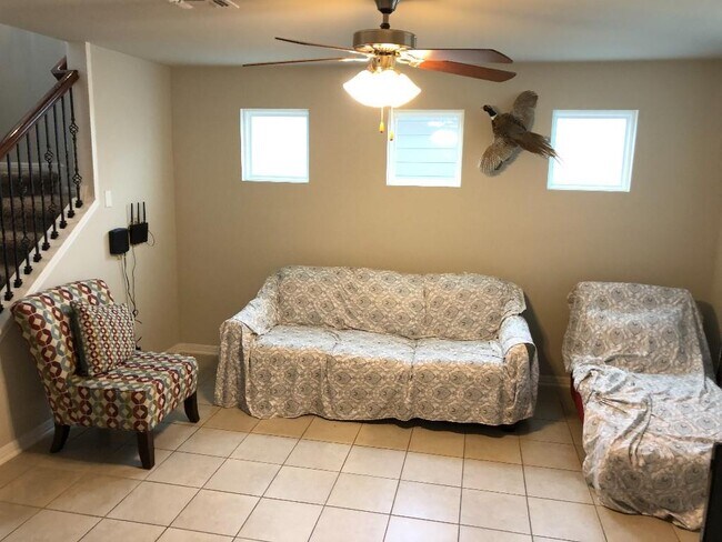 Building Photo - 228 Friendship Oak Dr