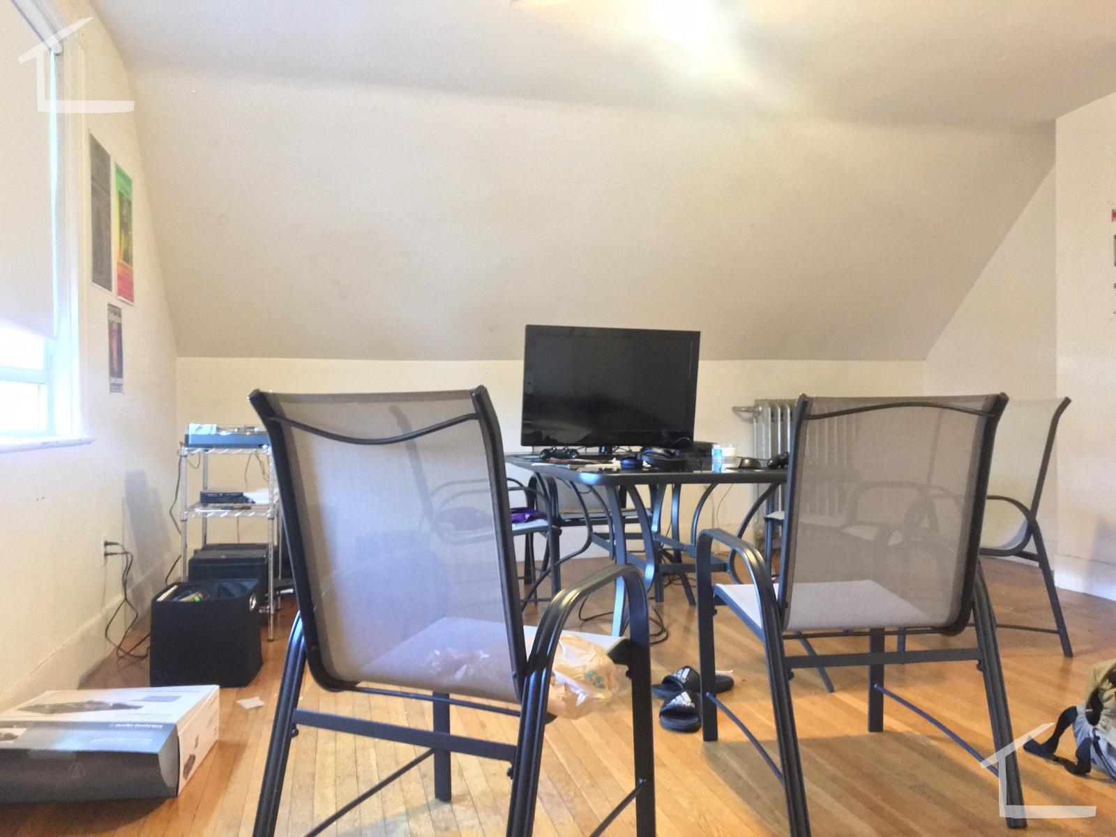 Building Photo - 70 Chester St