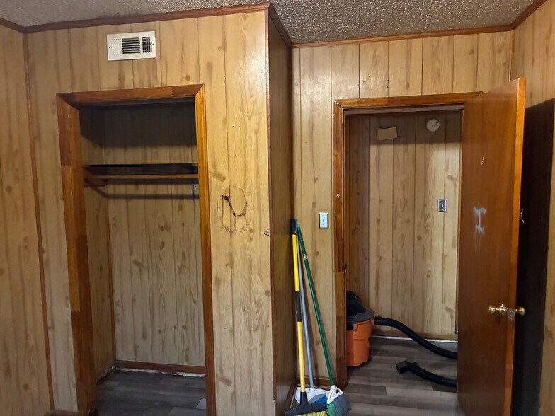 Building Photo - Room in House on Dupree St