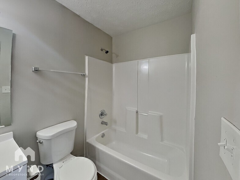 Building Photo - 3704 Bearwood Dr