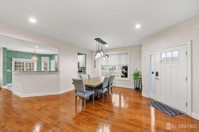 Building Photo - 2 Gonzalez Dr