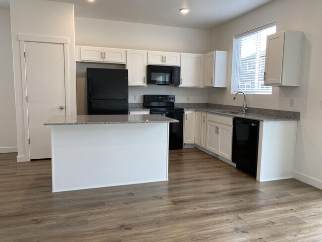 Building Photo - 912 Spruce Willow Wy