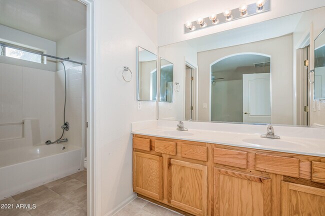 Building Photo - 12417 W Yuma St