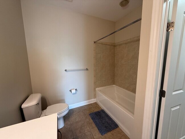 Building Photo - Charming 2 beds 2 baths in Columbus!