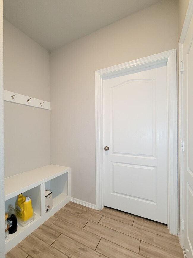 Building Photo - 24811 Crimson Pine Dr