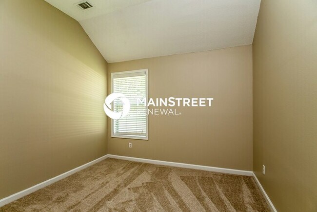Building Photo - 3 Bedroom Pet-Friendly Home in Lithonia, GA with Main Street Renewal