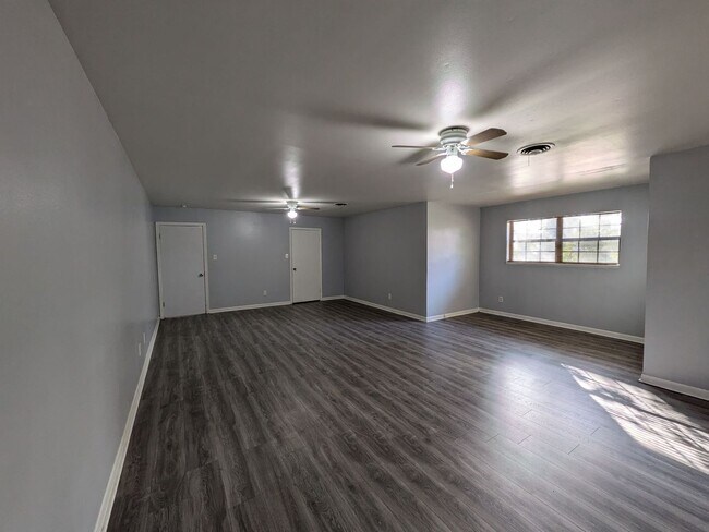 Building Photo - 6350 Arrowhead Dr