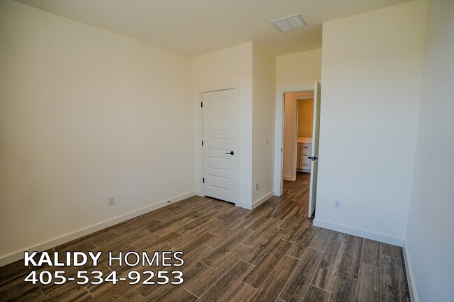 Building Photo - 1871 Kalidy Dr