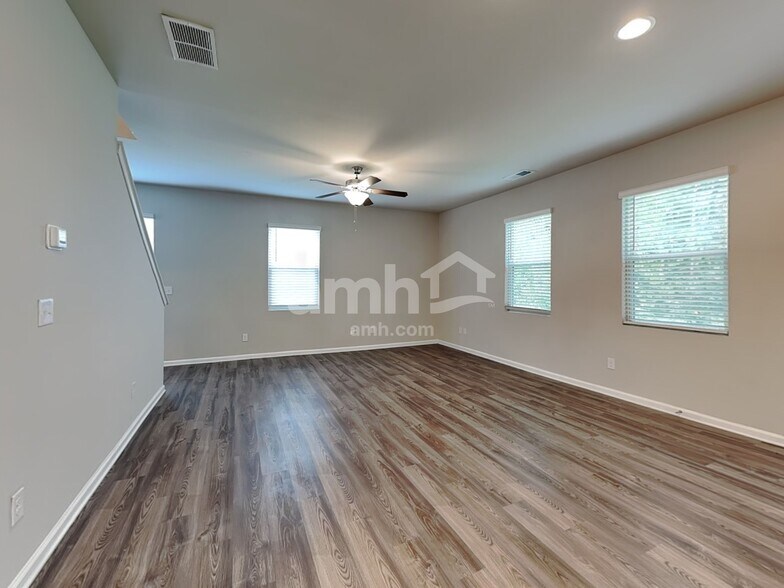 Building Photo - 107 Omega Ct
