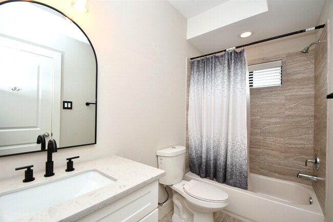 Building Photo - 1146 Wycliffe Dr