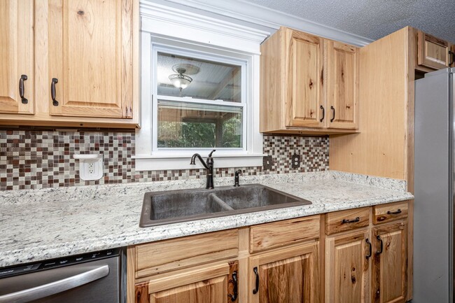 Building Photo - Peaceful Country Living on 2.4 Acres in Saucier
