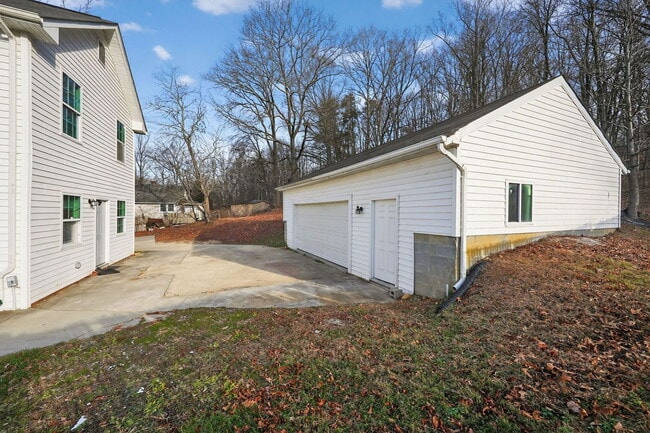 Building Photo - 7920 Temple Hill Rd