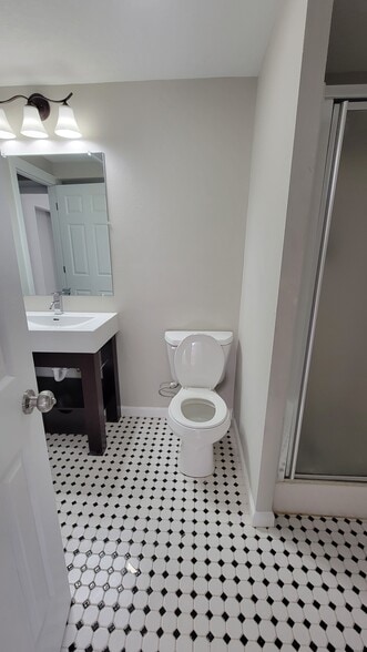 Building Photo - 1708 Apple Ln