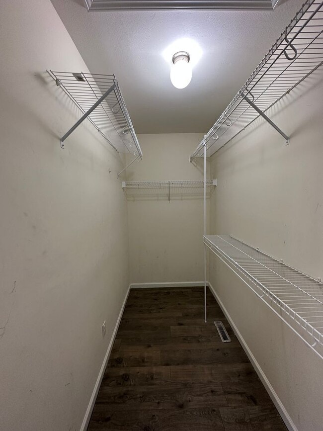 Building Photo - 3 Bedroom Home For Rent with Bonus Room!