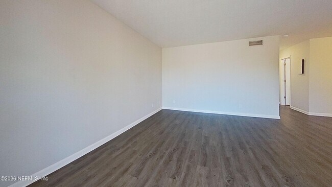 Building Photo - 2216 Spring Park Rd